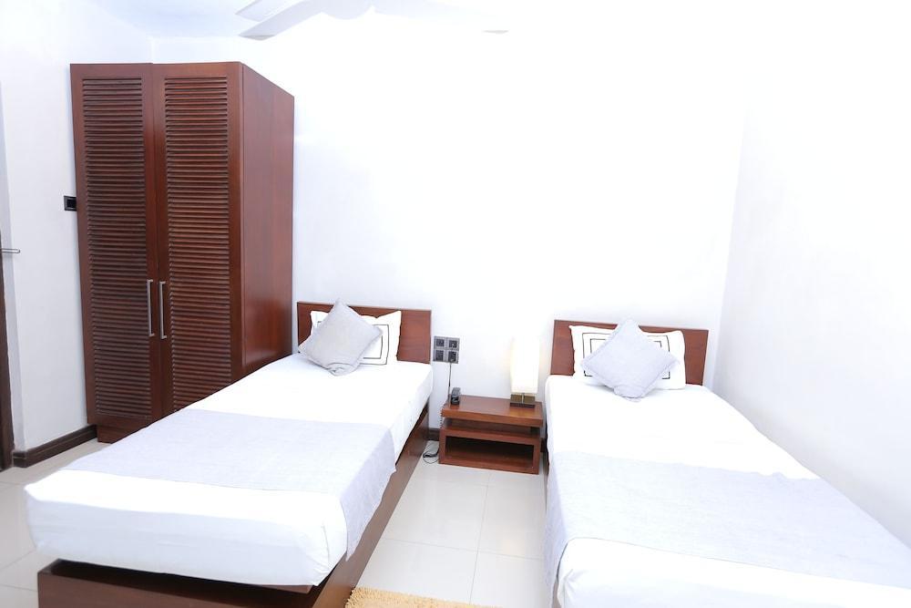 Hotel Randiya Ponnarankulama Exterior photo