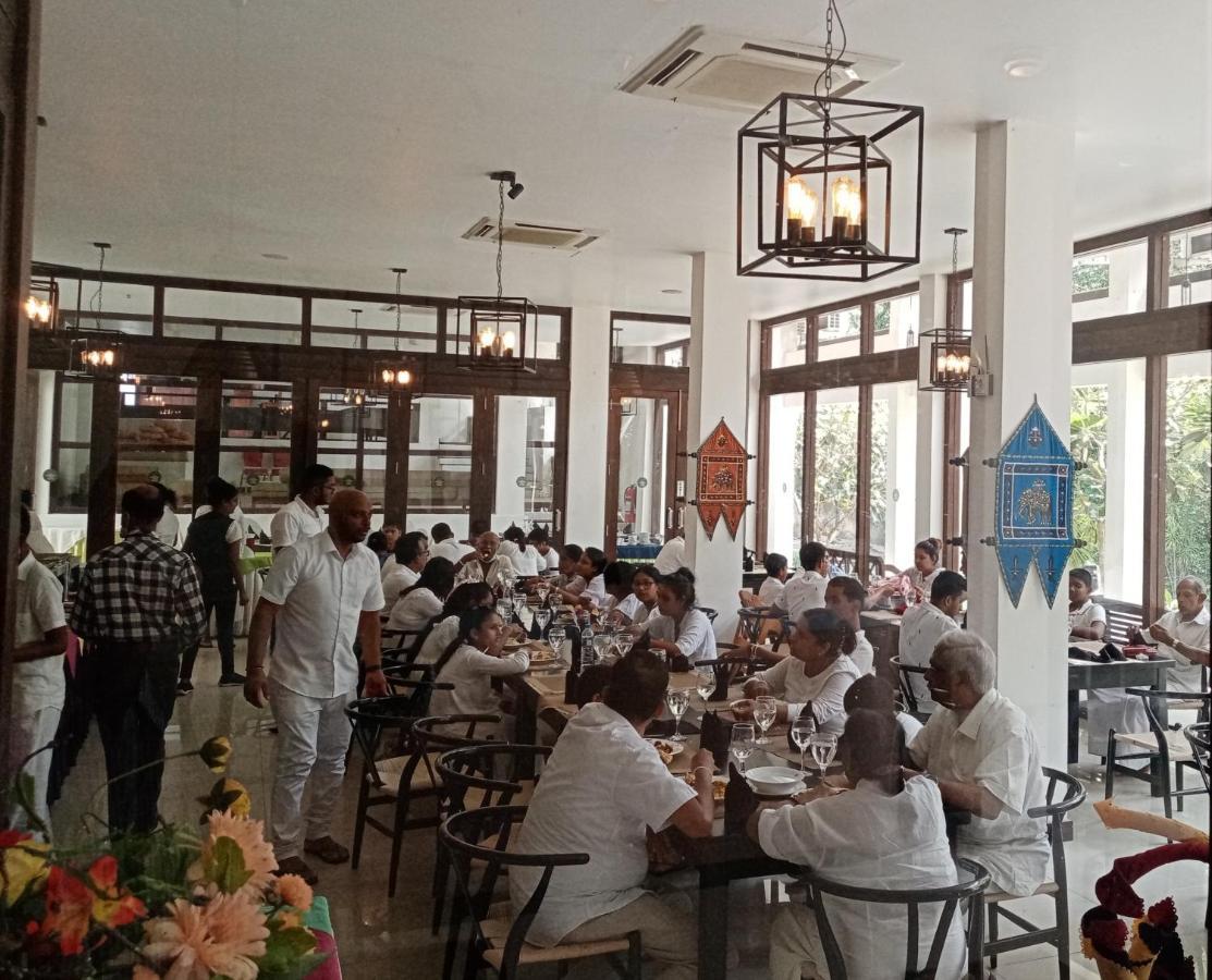 Hotel Randiya Ponnarankulama Exterior photo