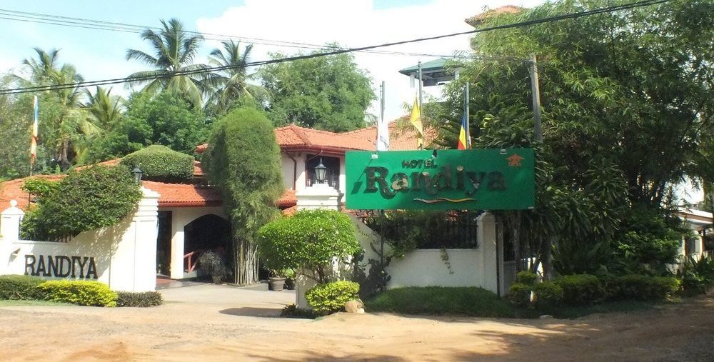 Hotel Randiya Ponnarankulama Exterior photo