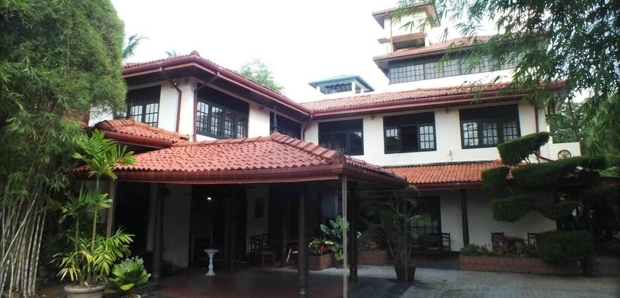 Hotel Randiya Ponnarankulama Exterior photo