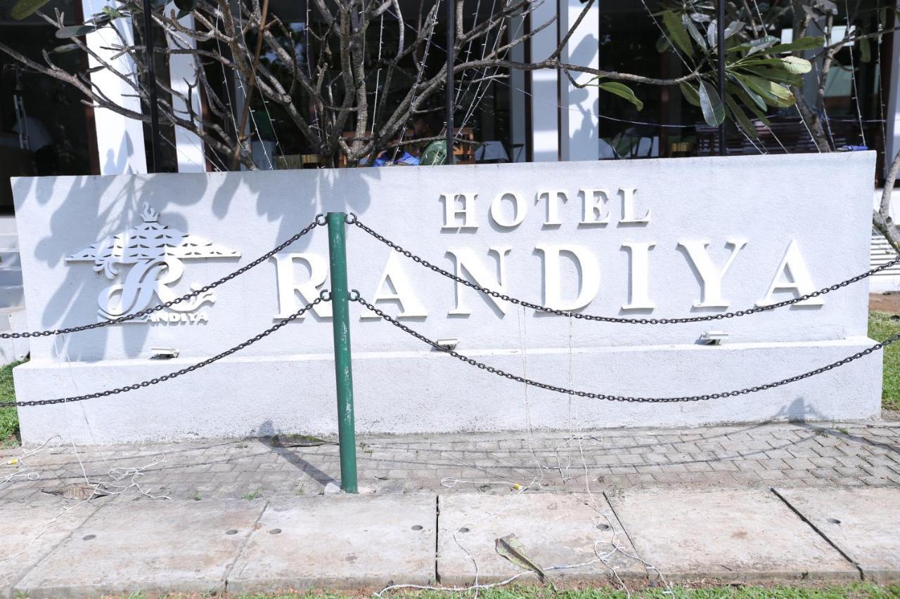 Hotel Randiya Ponnarankulama Exterior photo